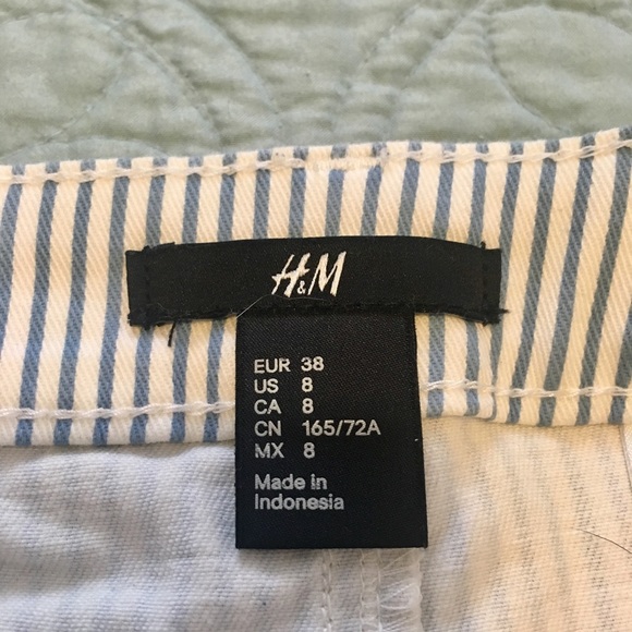 H&M Shorts - Picture 3 of 4